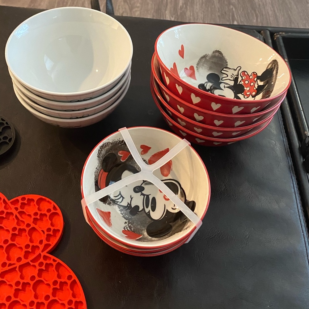 Mickey Mouse and Minnie Mouse kitchen items - Picture 9 of 16